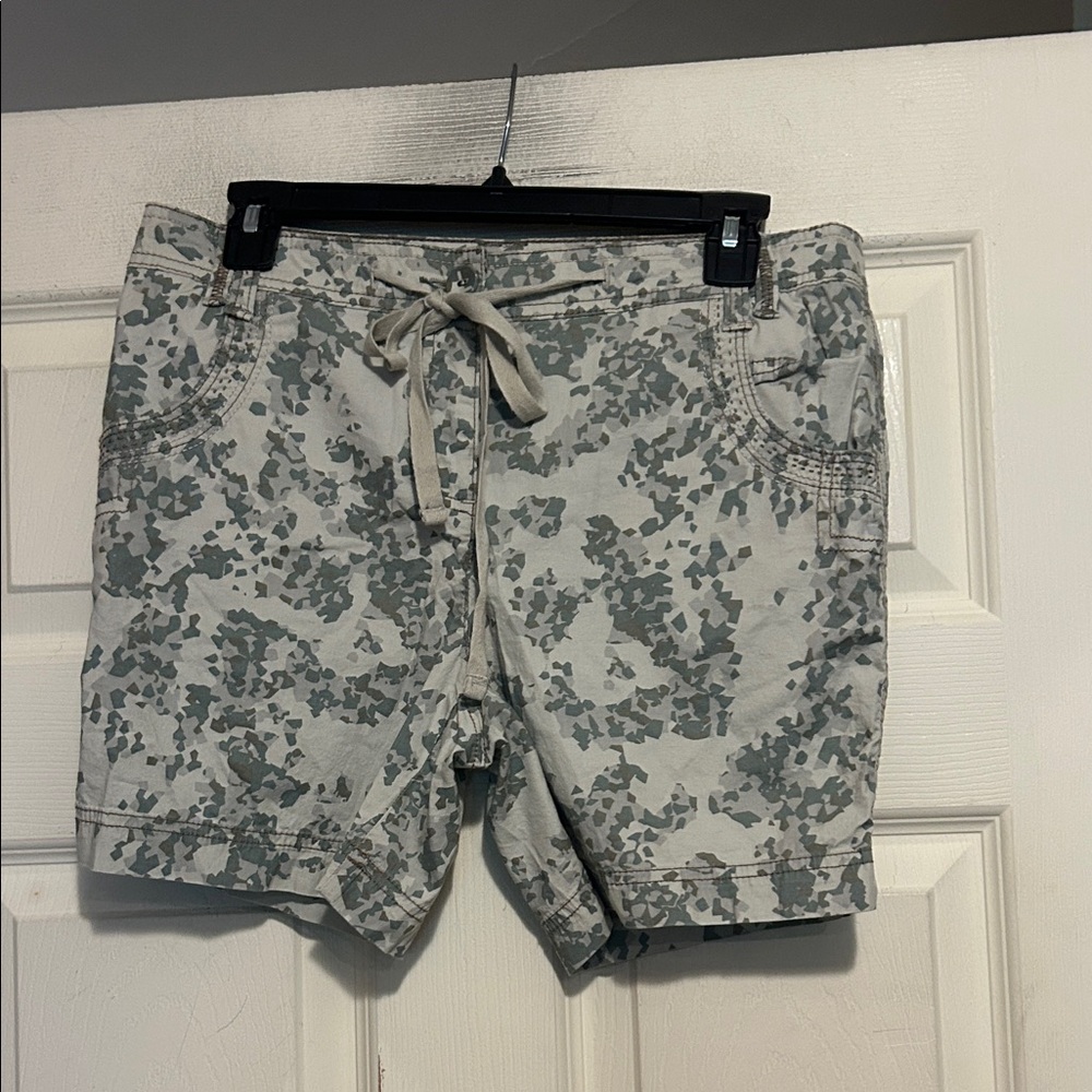Style & Co. Shorts Size 6 Petite